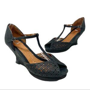 ** Gentle Souls Hour Of Laser Cutout Peep Toe Sculptured Wedge Sandals Size 8.5